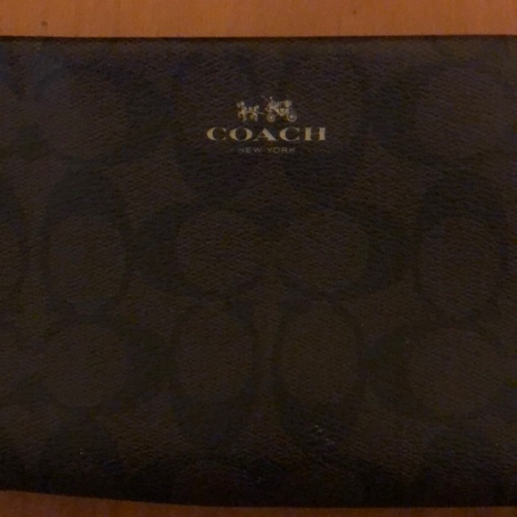 Coach wristlet Brown with brown signature C’s. - Picture 4 of 4